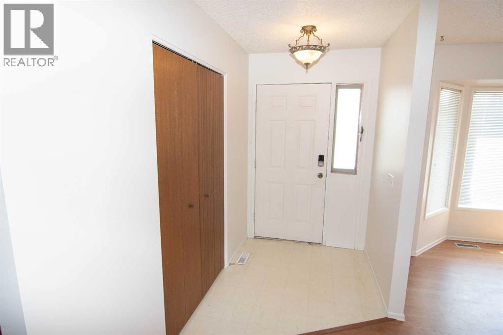 340 Templeton Circle NE - 16