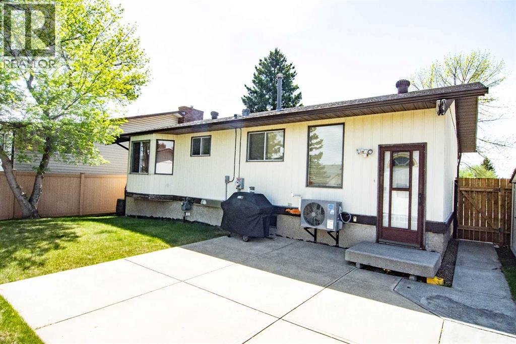 340 Templeton Circle NE - 14