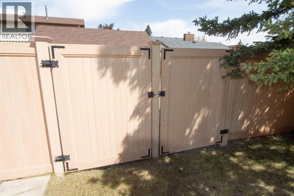 340 Templeton Circle NE - 10
