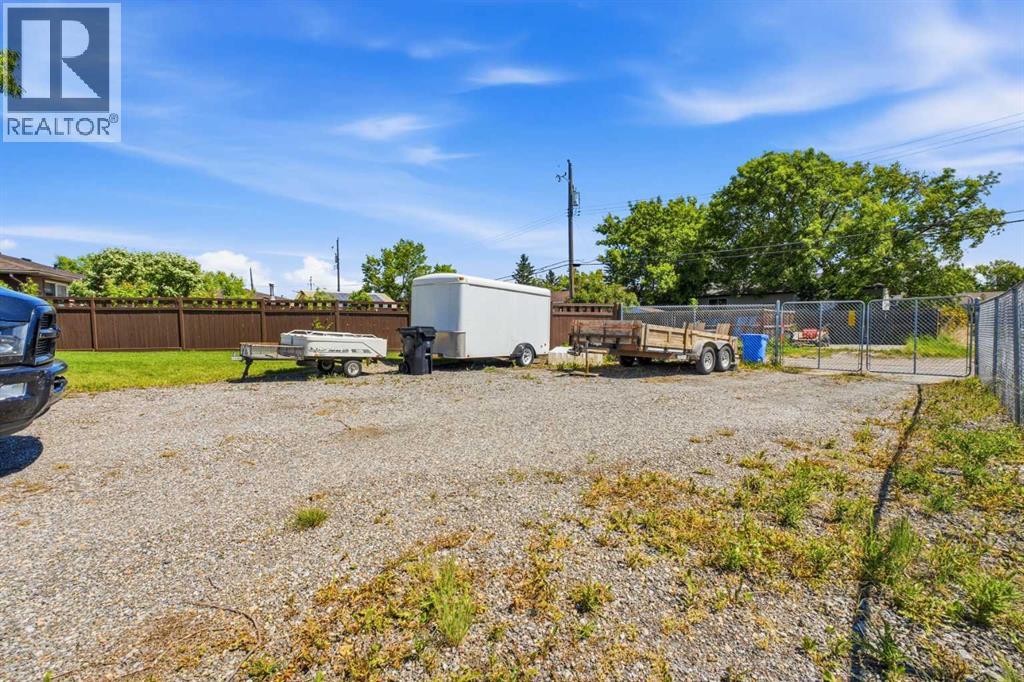 1016 Pensdale Crescent SE - 43