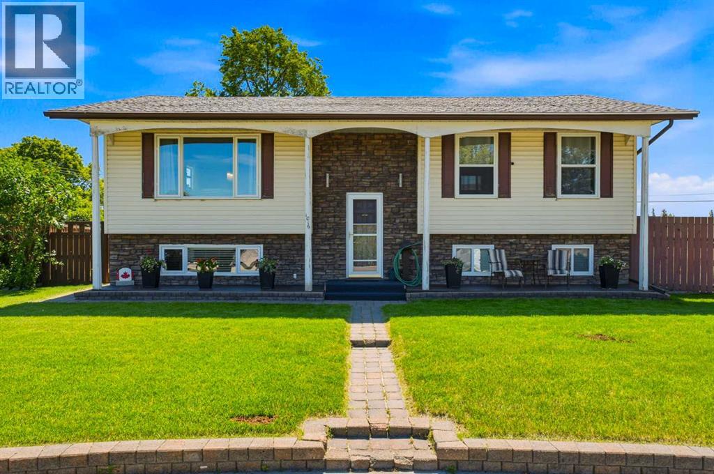1016 Pensdale Crescent SE - 1