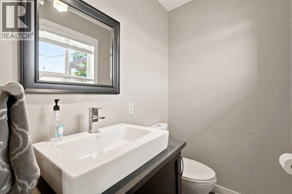 1016 Pensdale Crescent SE - 24