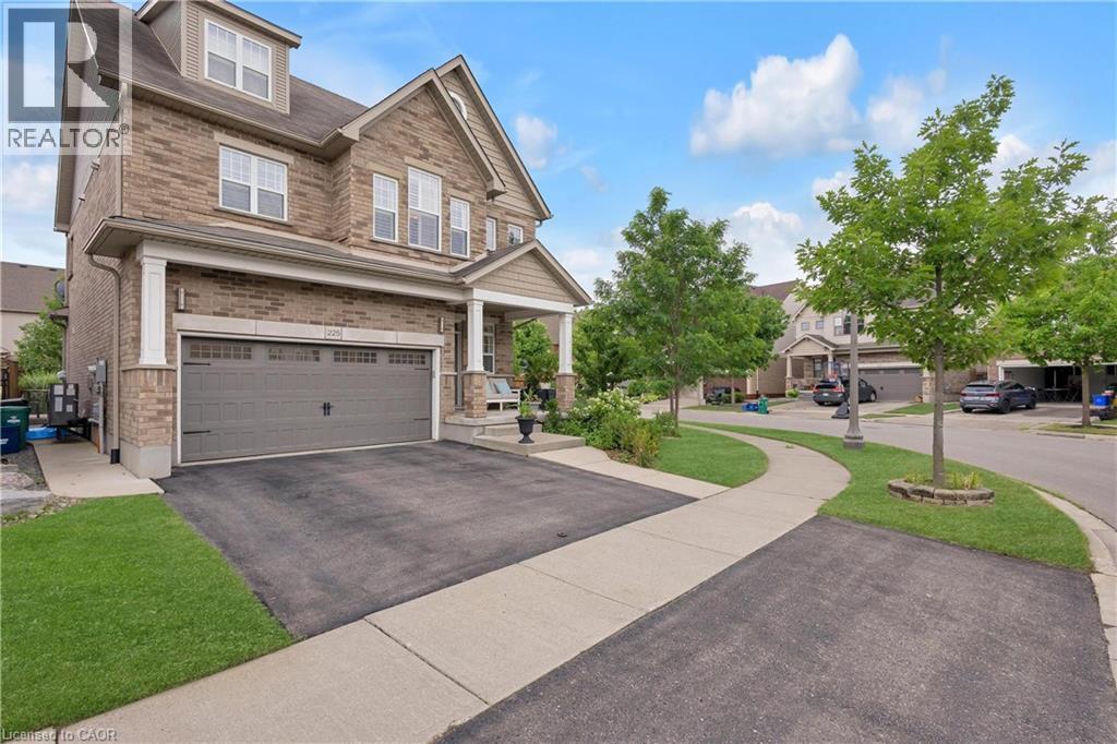 225 TREMAINE Crescent - 4