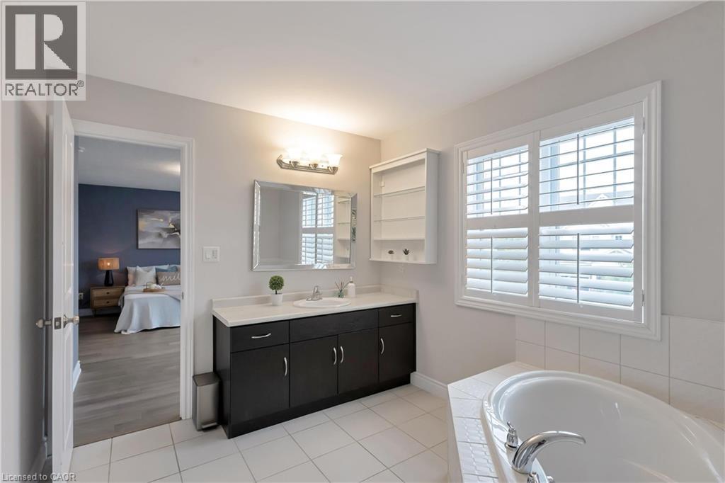 225 TREMAINE Crescent - 26