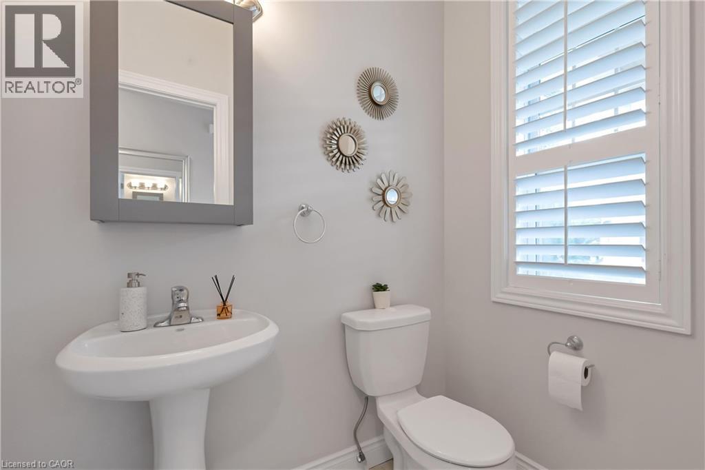225 TREMAINE Crescent - 6