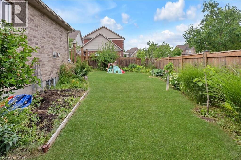 225 TREMAINE Crescent - 48