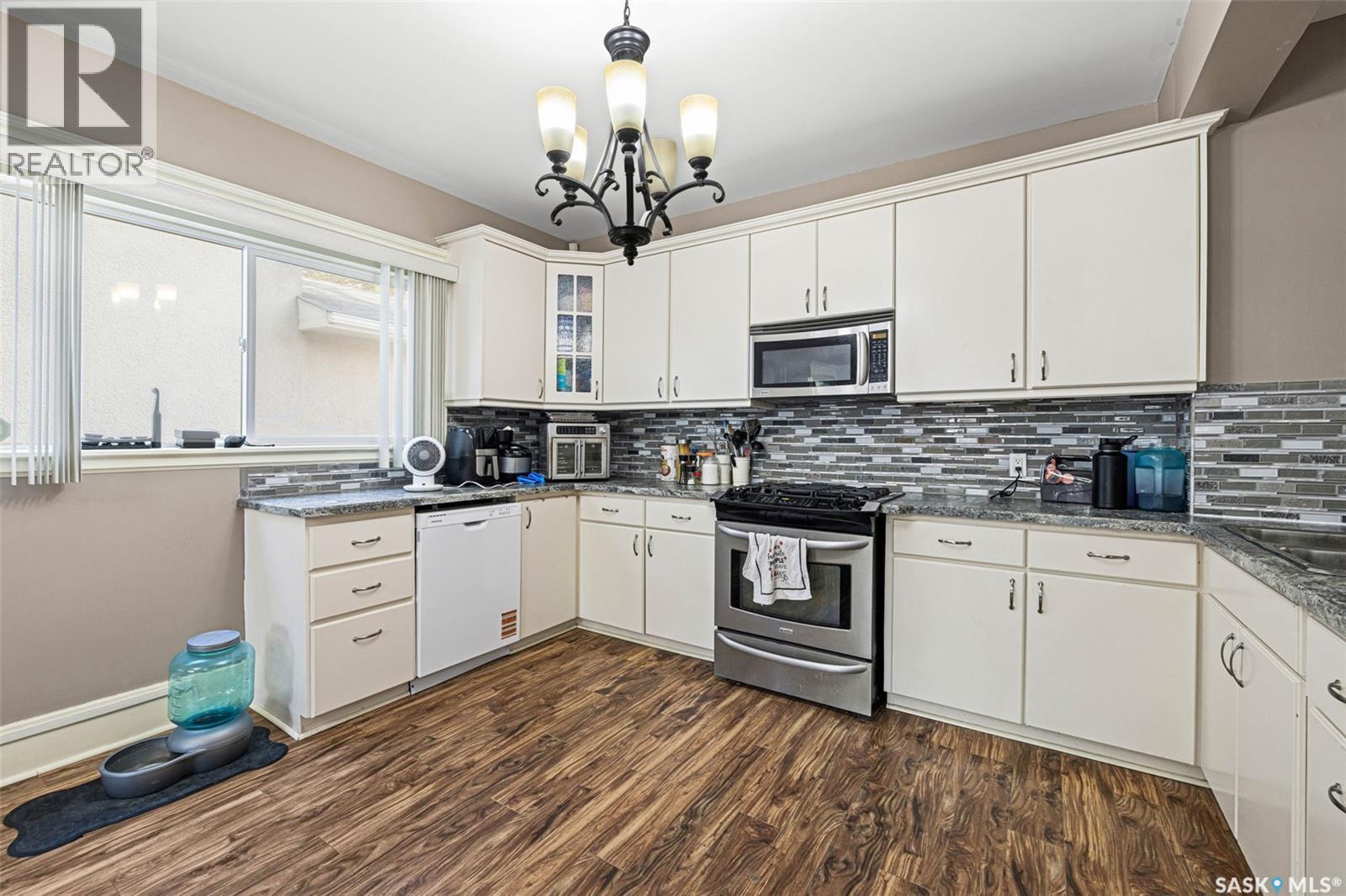 1422 Cameron STREET - 8