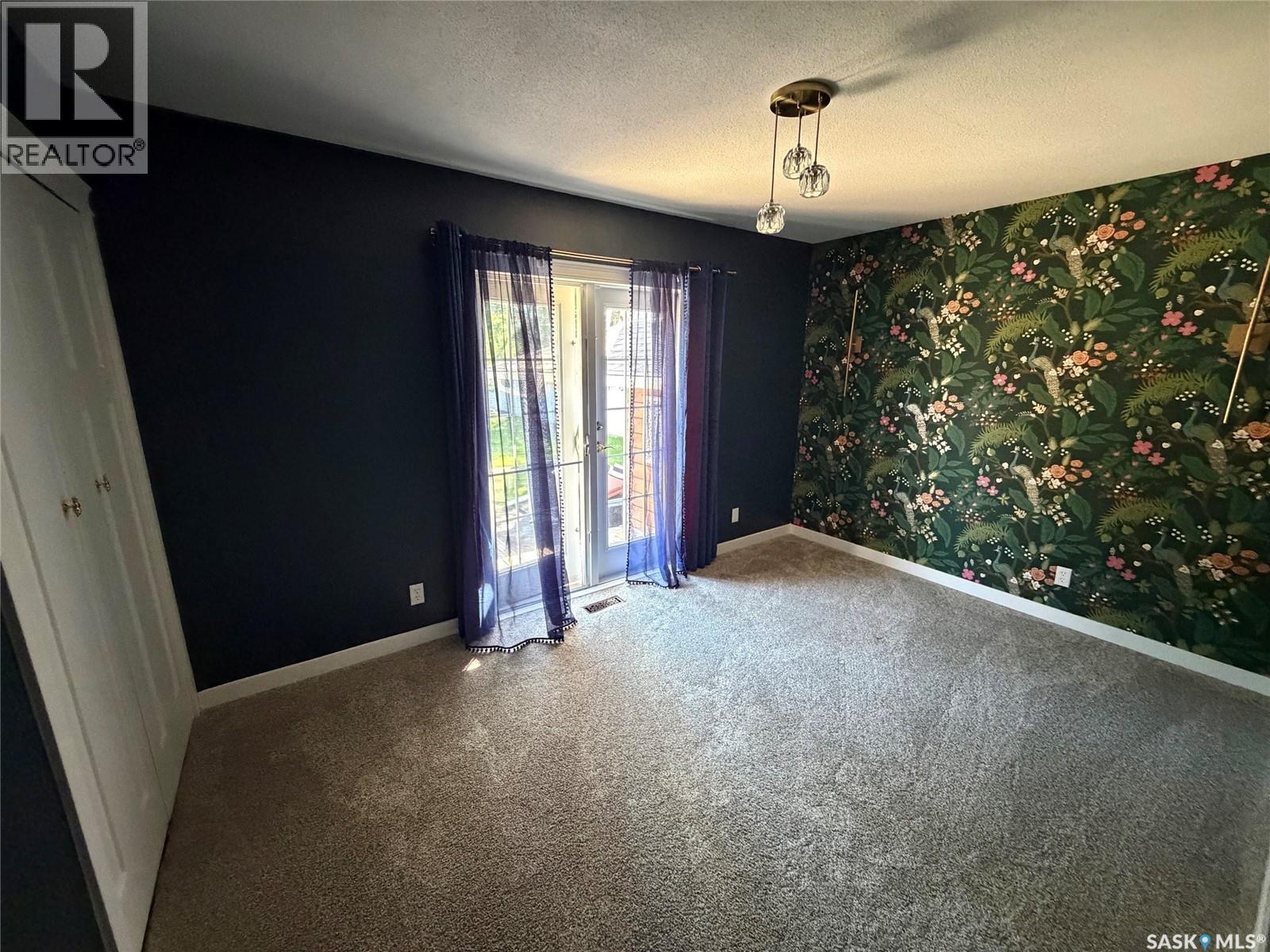 130 Rose AVENUE - 12