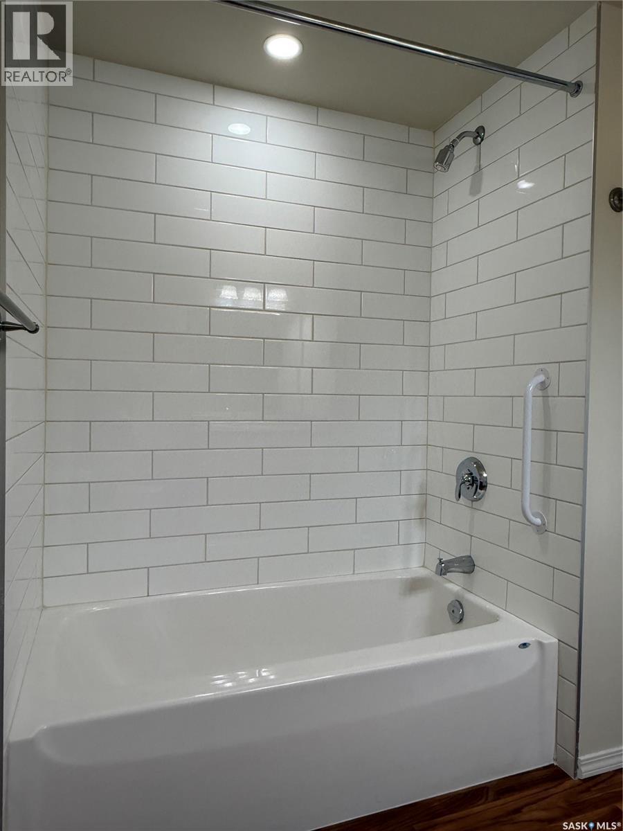 #316 680 7th AVENUE E - 18