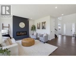 Living room - 7 Aspen Circle, Thames Centre, ON N0M0A4 Photo 9
