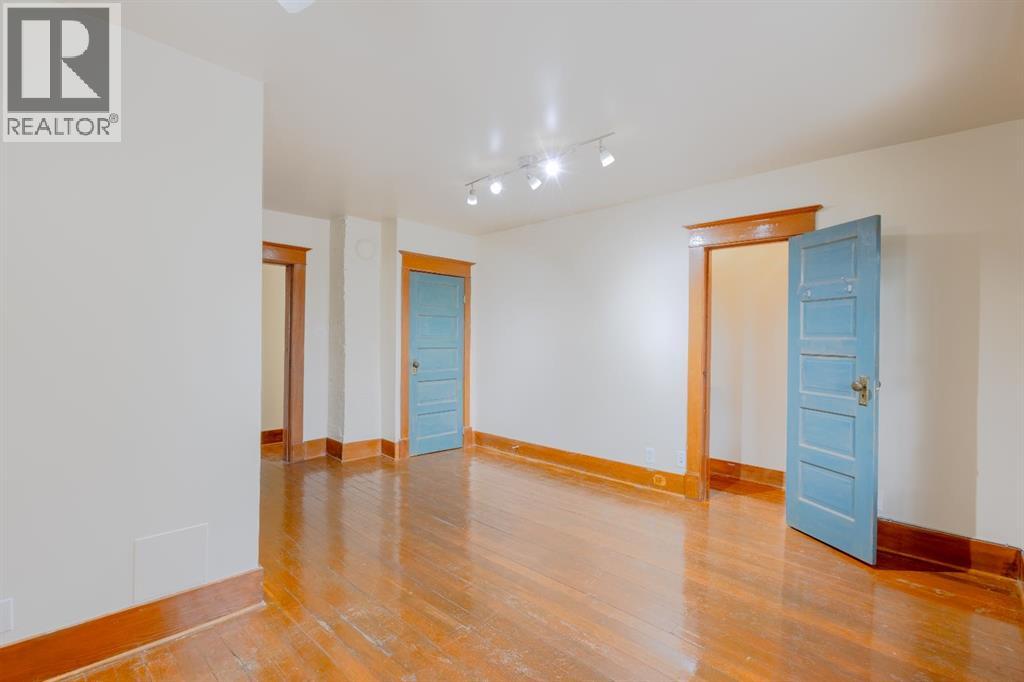 2452 28 Avenue SW - 25