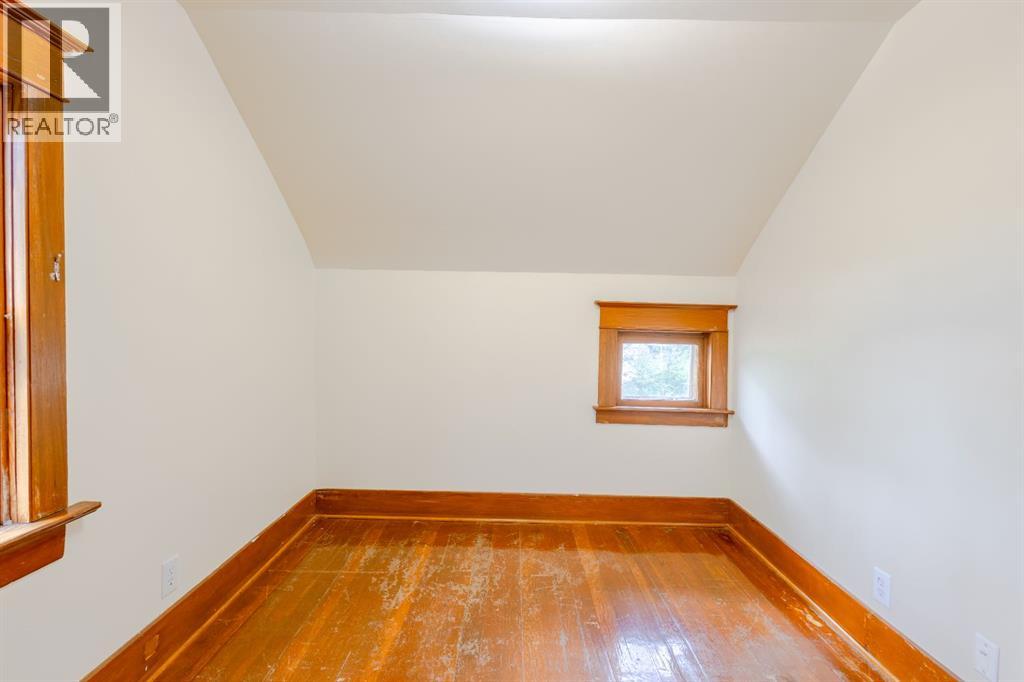 2452 28 Avenue SW - 23