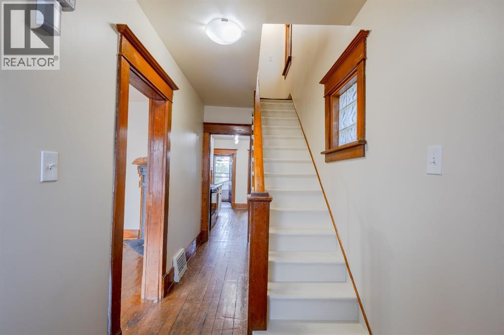 2452 28 Avenue SW - 8