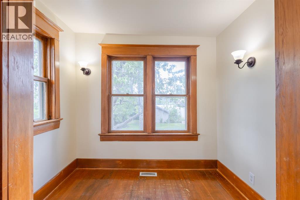 2452 28 Avenue SW - 13