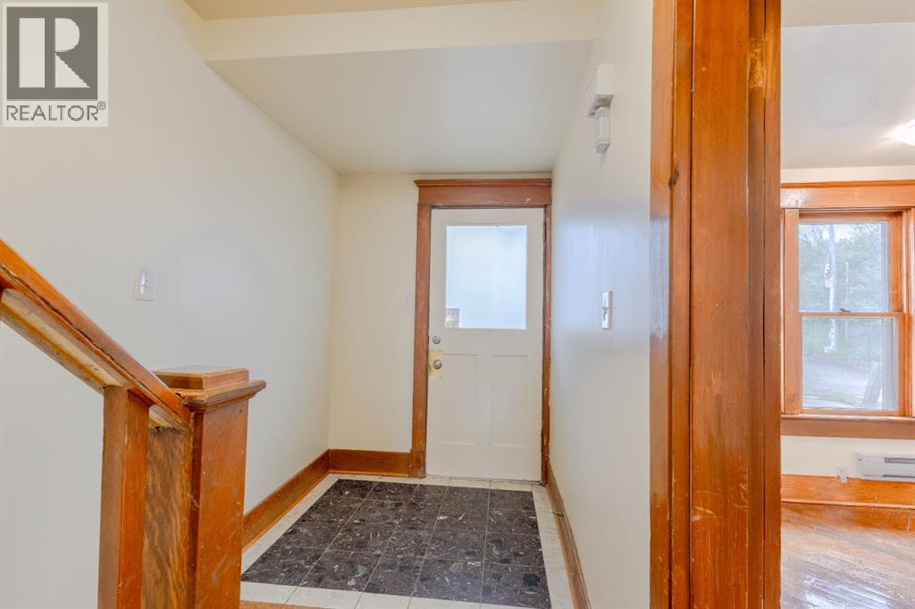 2452 28 Avenue SW - 7