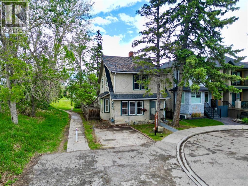 2452 28 Avenue SW - 2