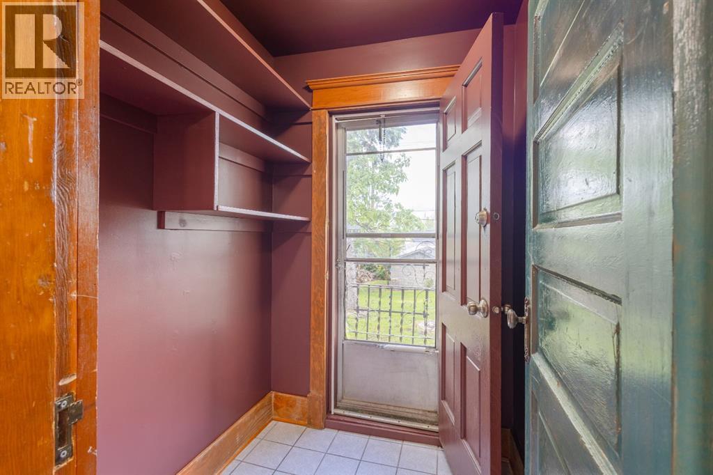 2452 28 Avenue SW - 17