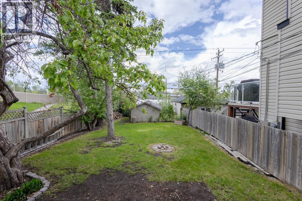 2452 28 Avenue SW - 28