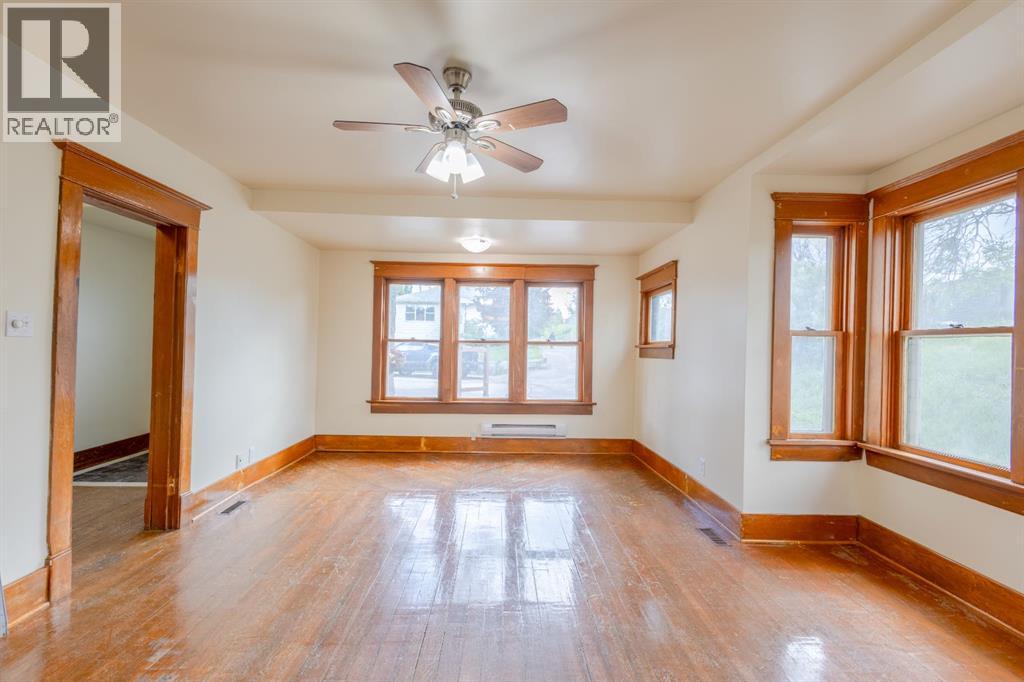 2452 28 Avenue SW - 11