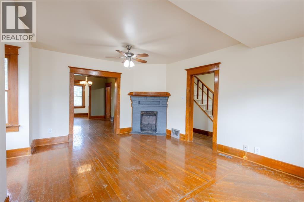 2452 28 Avenue SW - 10