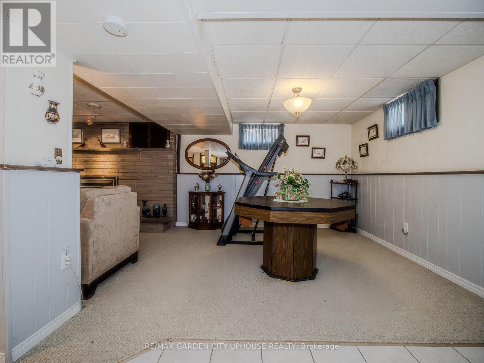 2 CROYDON DRIVE - 20