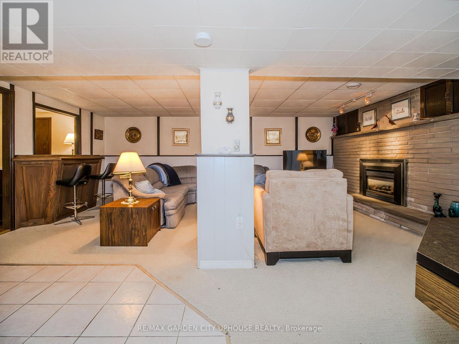 2 CROYDON DRIVE - 21