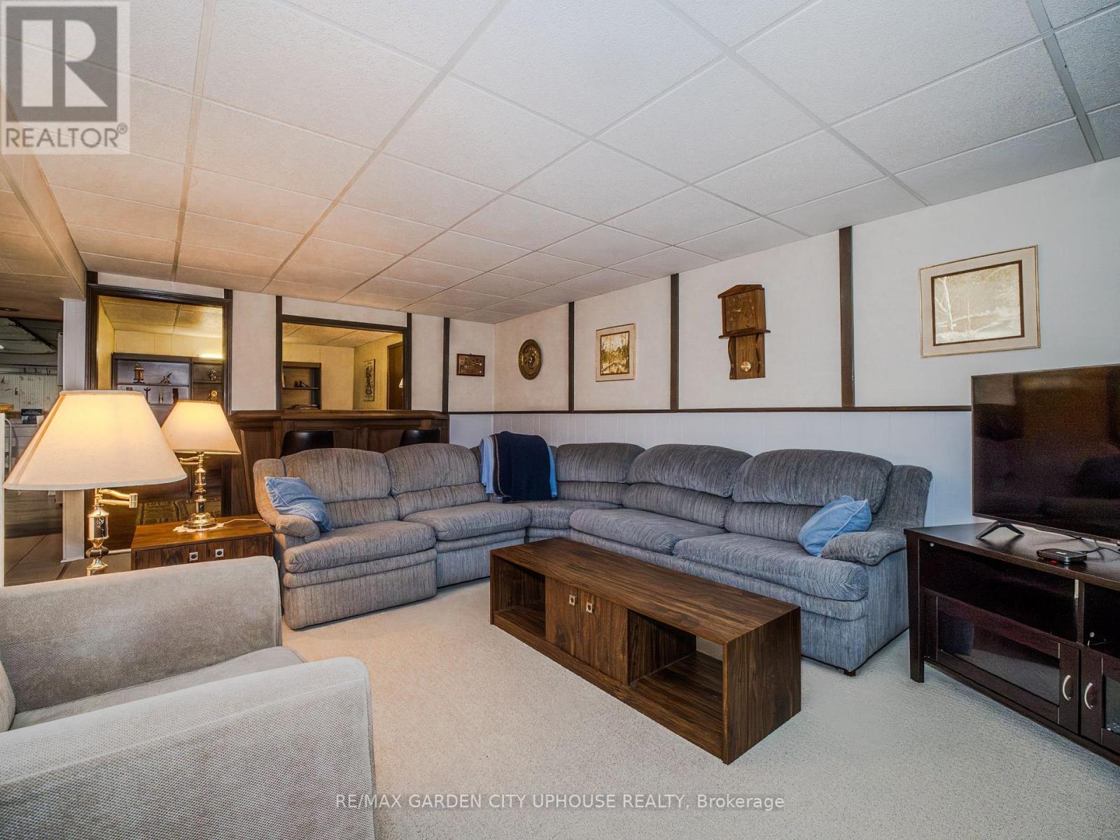 2 CROYDON DRIVE - 22