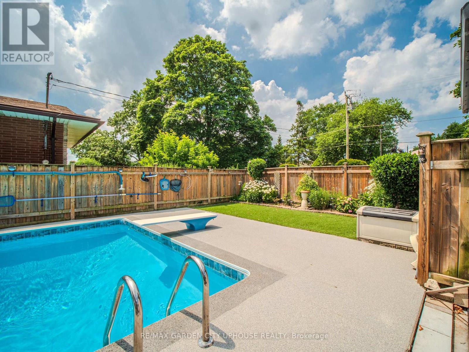 2 CROYDON DRIVE - 29