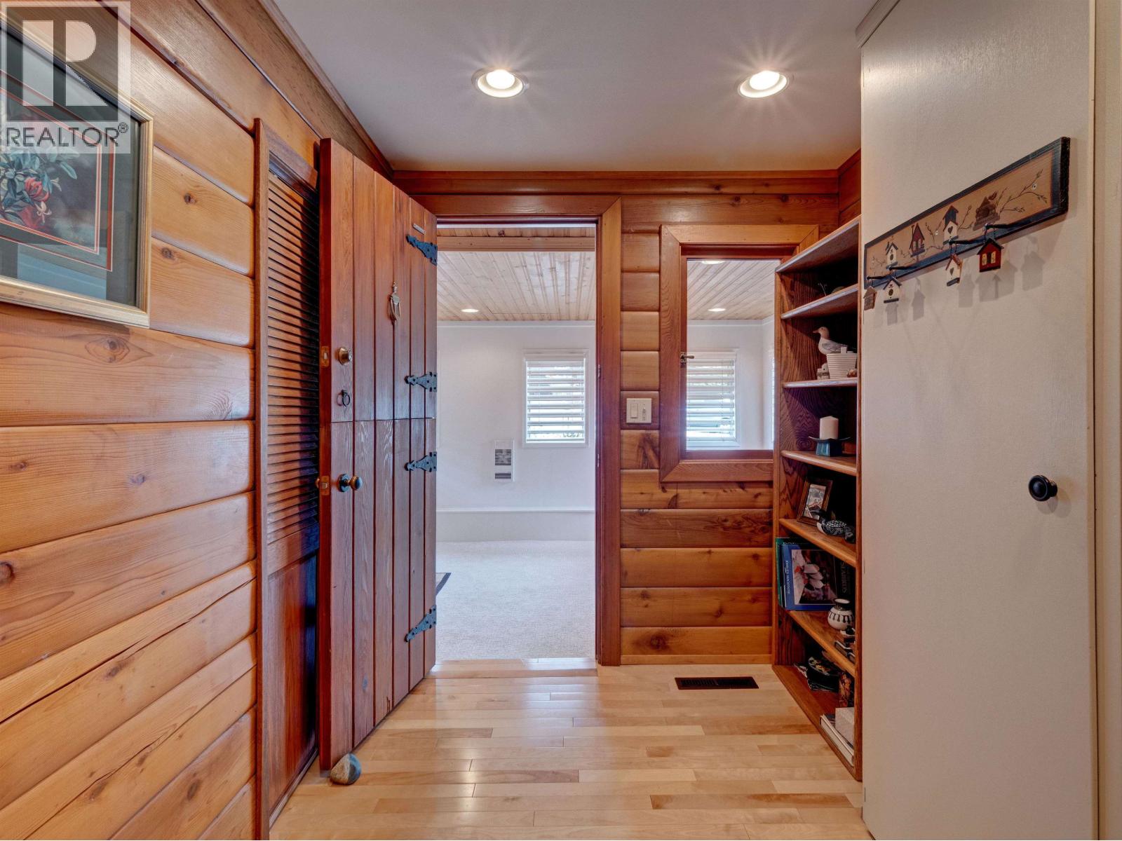 4717 LAUREL AVENUE — photo 4