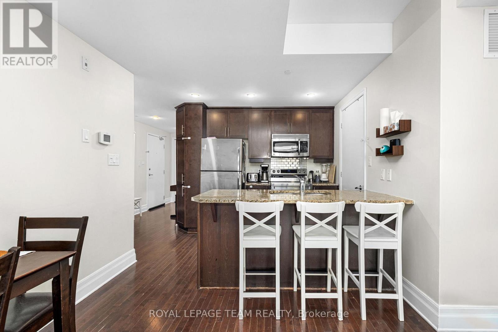 #212 950 MARGUERITE AVENUE - 14