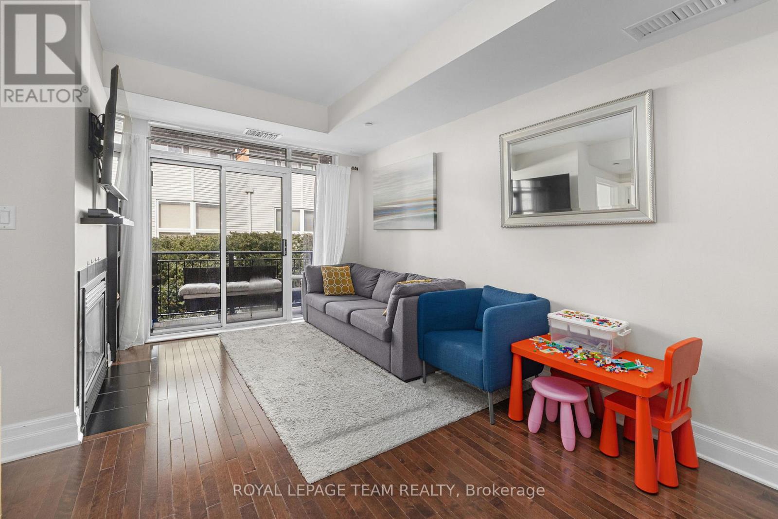 #212 950 MARGUERITE AVENUE - 18