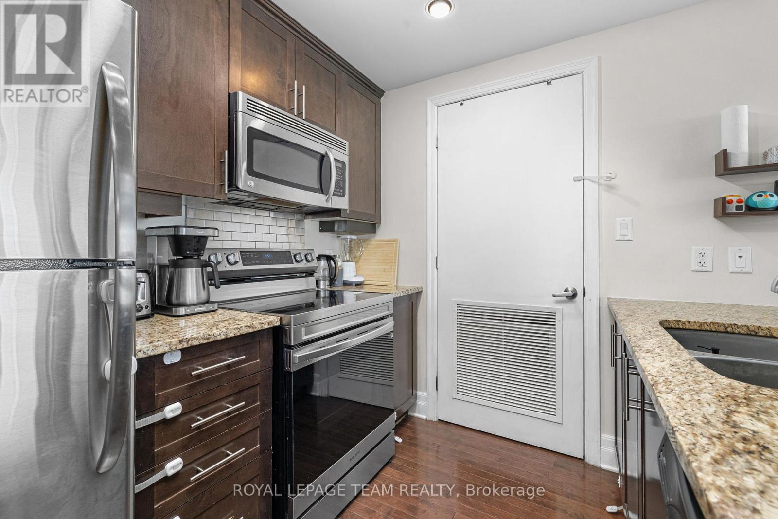 #212 950 MARGUERITE AVENUE - 11