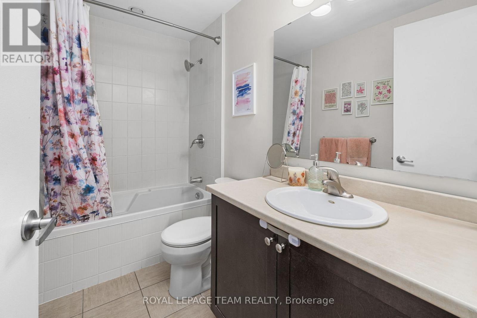 #212 950 MARGUERITE AVENUE - 23