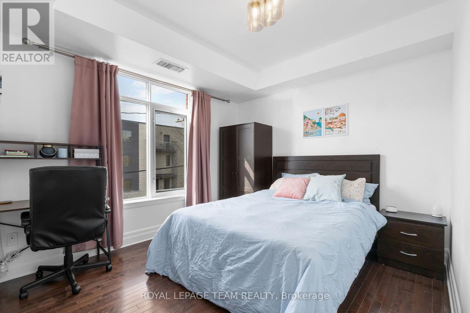 #212 950 MARGUERITE AVENUE - 24