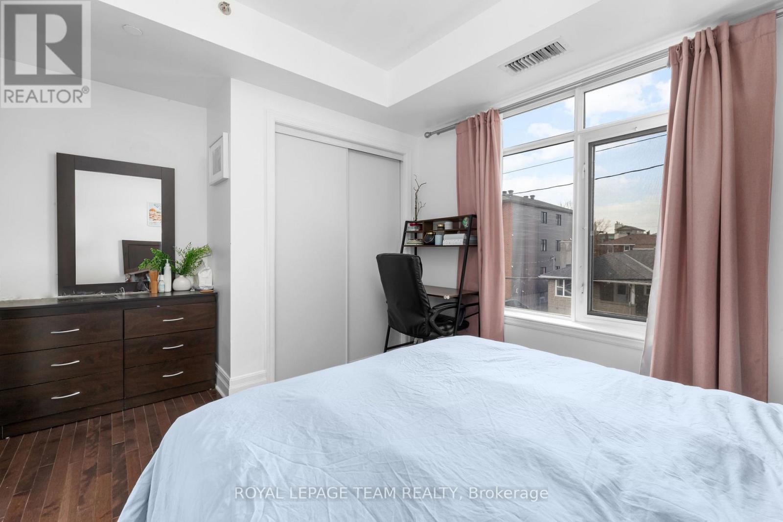 #212 950 MARGUERITE AVENUE - 25