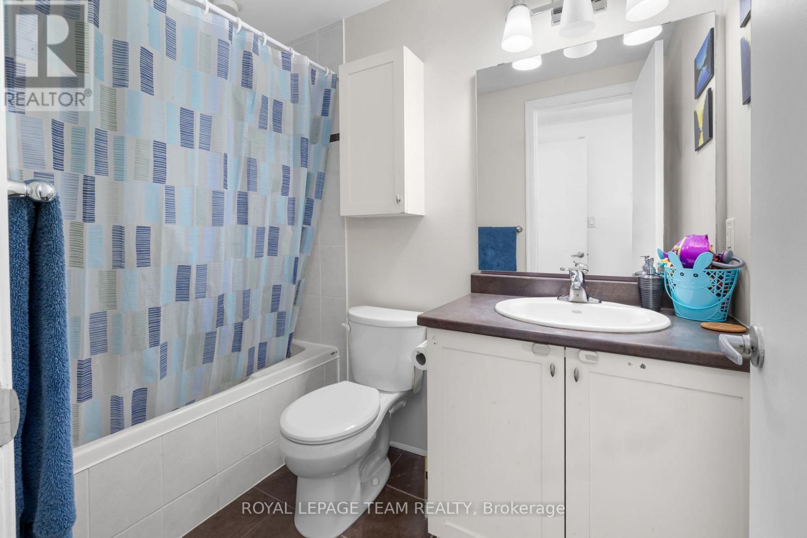 #212 950 MARGUERITE AVENUE - 27