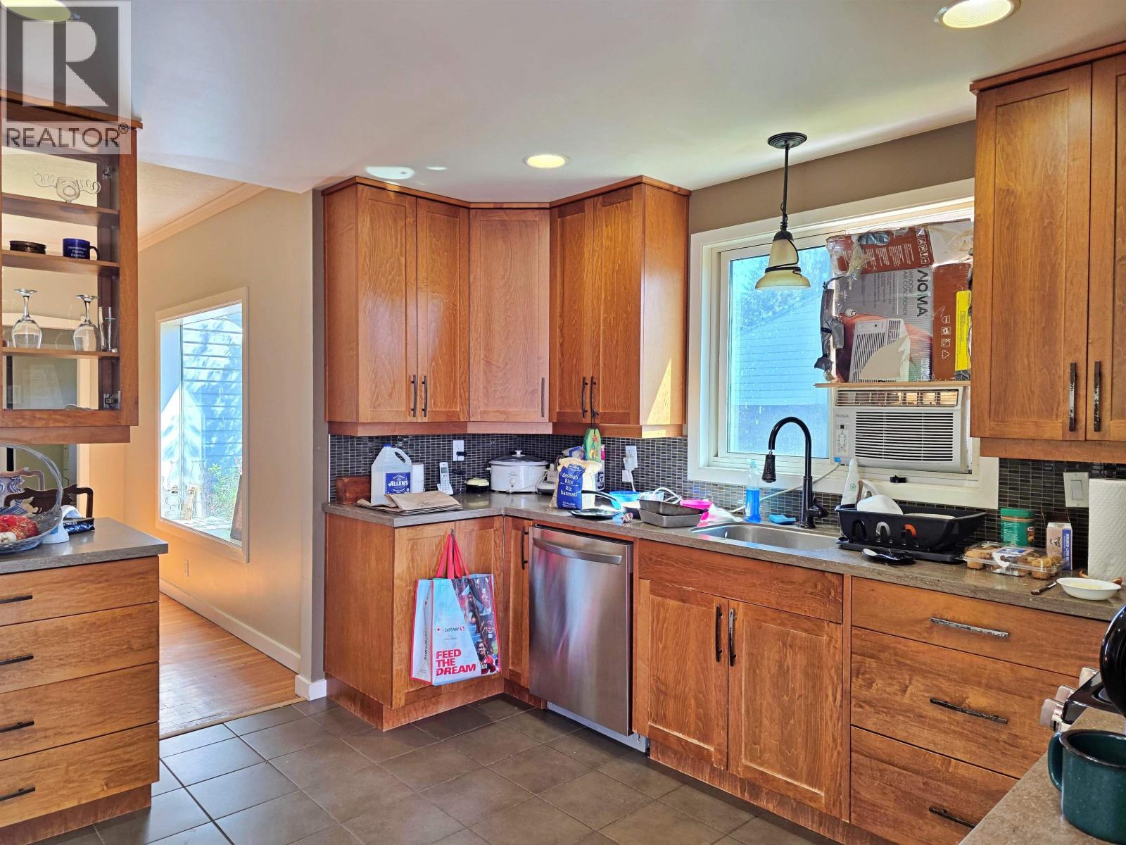 736 REID STREET - 10