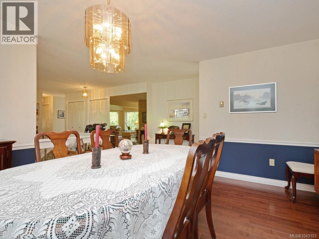 1055 Thistlewood Dr - 10