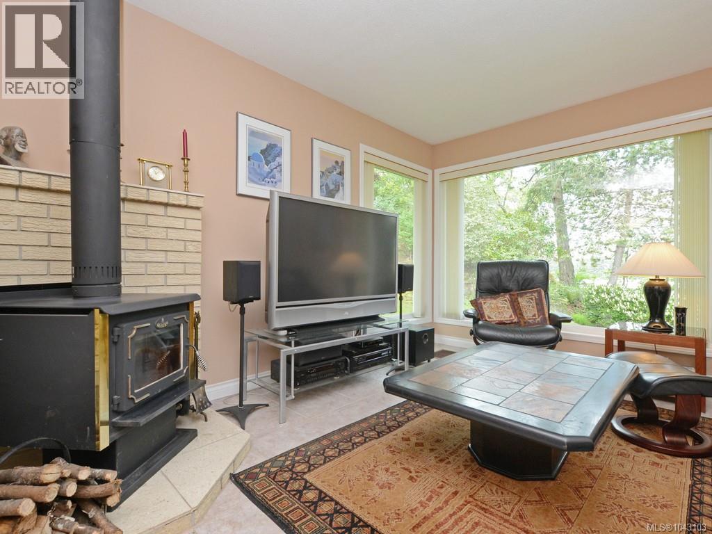 1055 Thistlewood Dr - 11