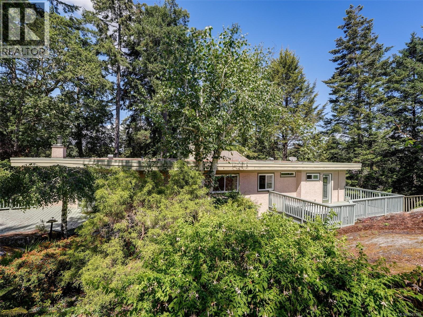 1055 Thistlewood Dr - 2