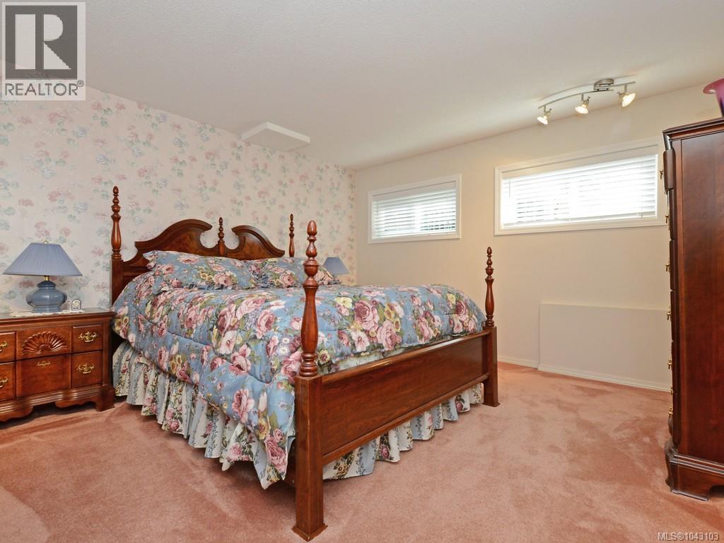 1055 Thistlewood Dr - 20