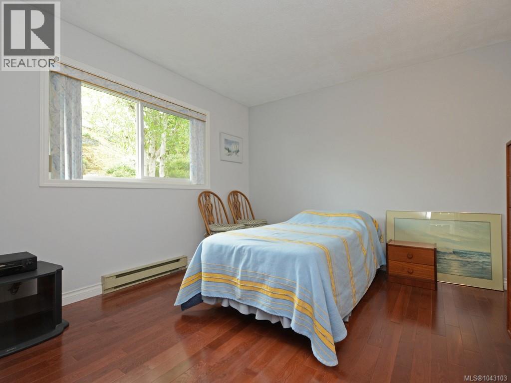 1055 Thistlewood Dr - 21
