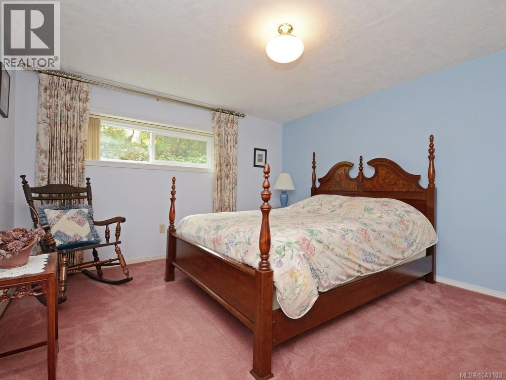 1055 Thistlewood Dr - 22