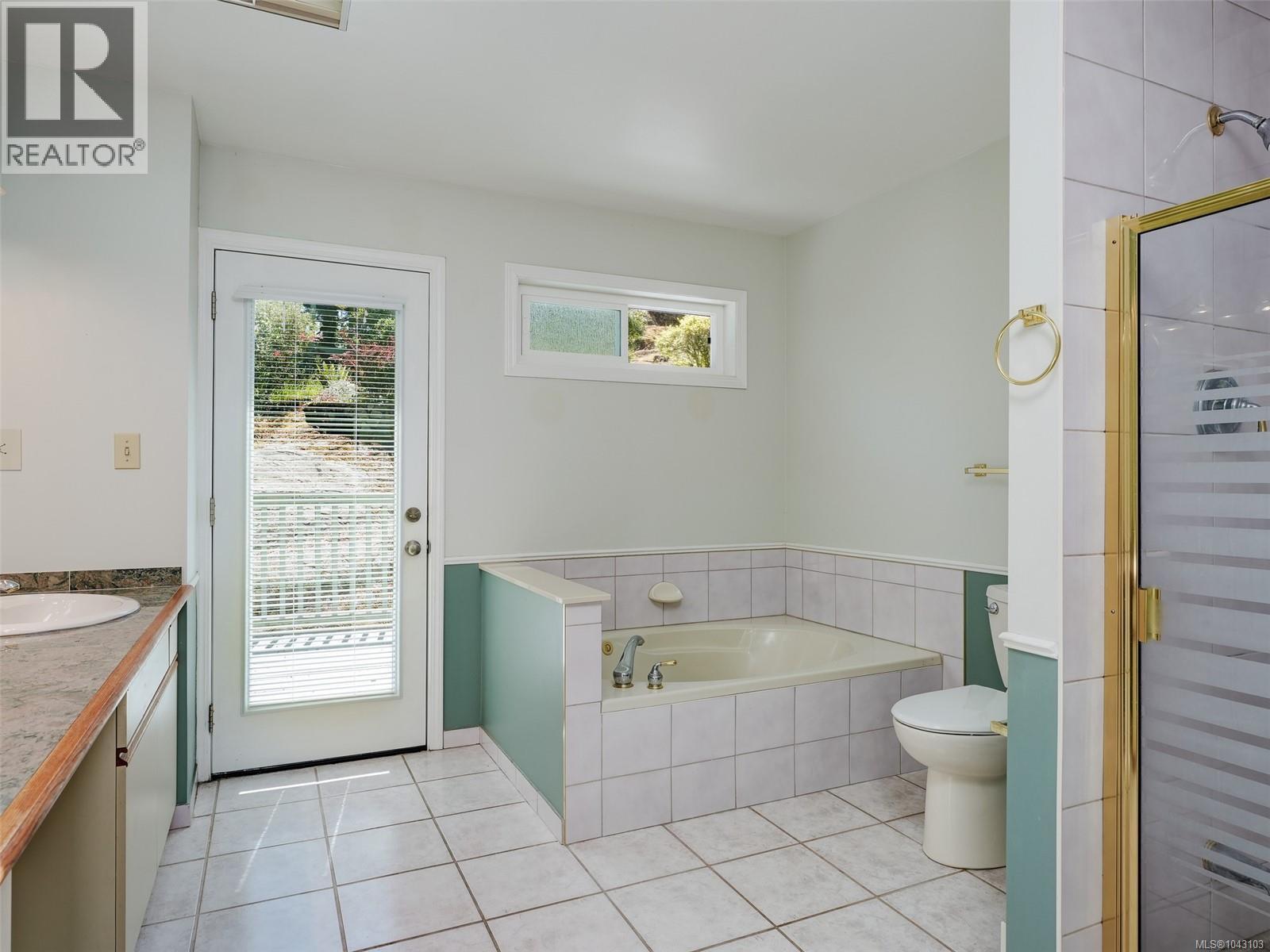 1055 Thistlewood Dr - 23