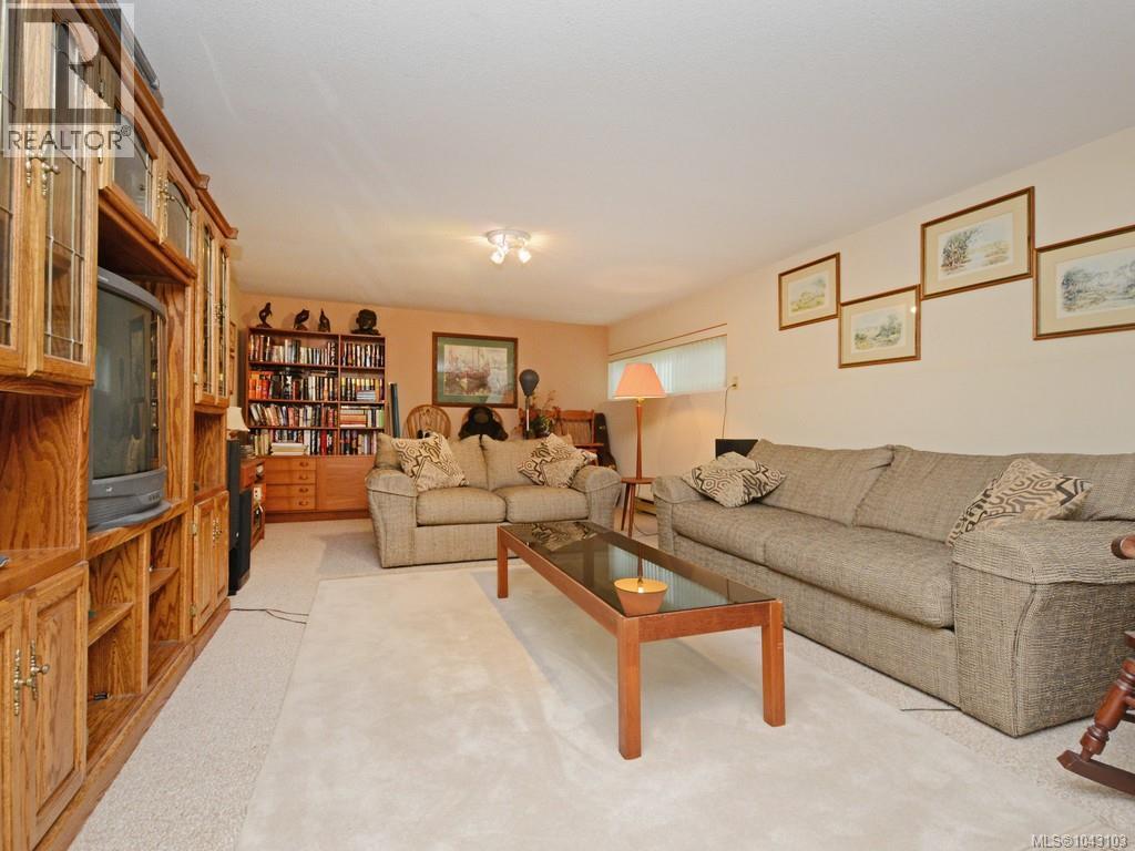 1055 Thistlewood Dr - 28