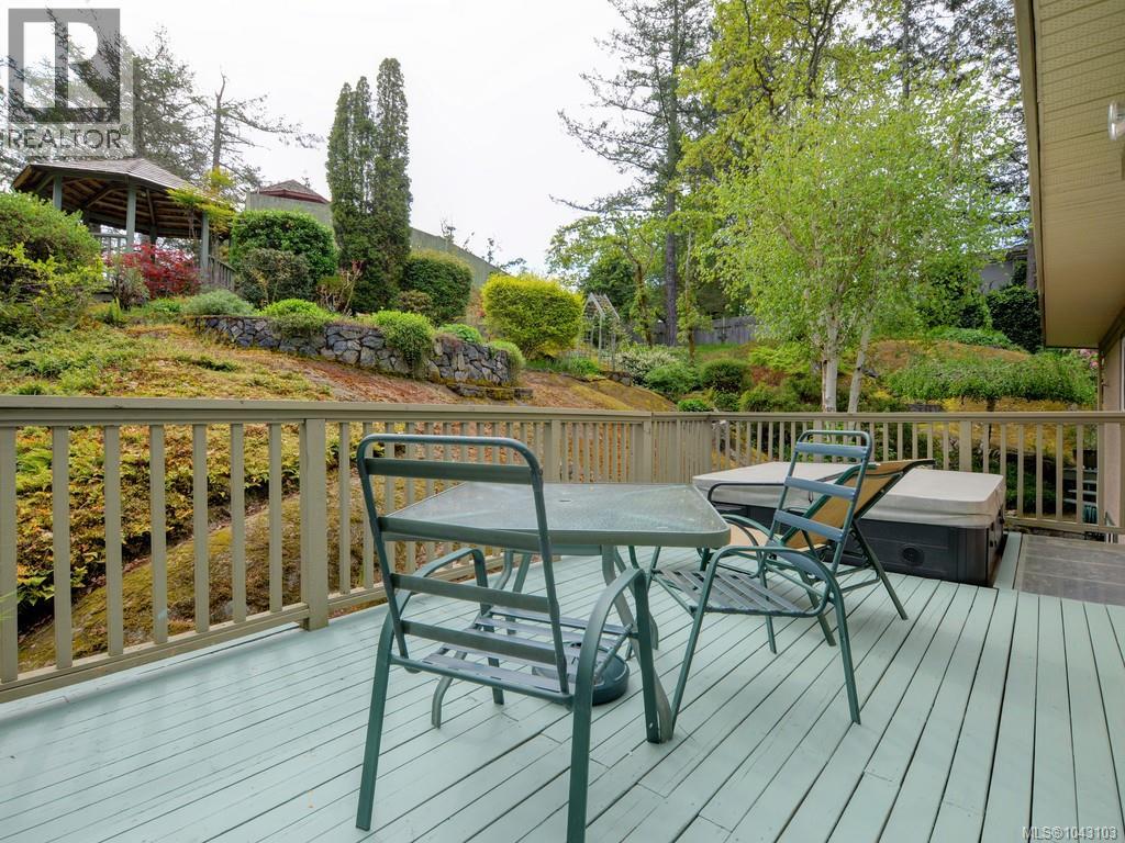 1055 Thistlewood Dr - 30