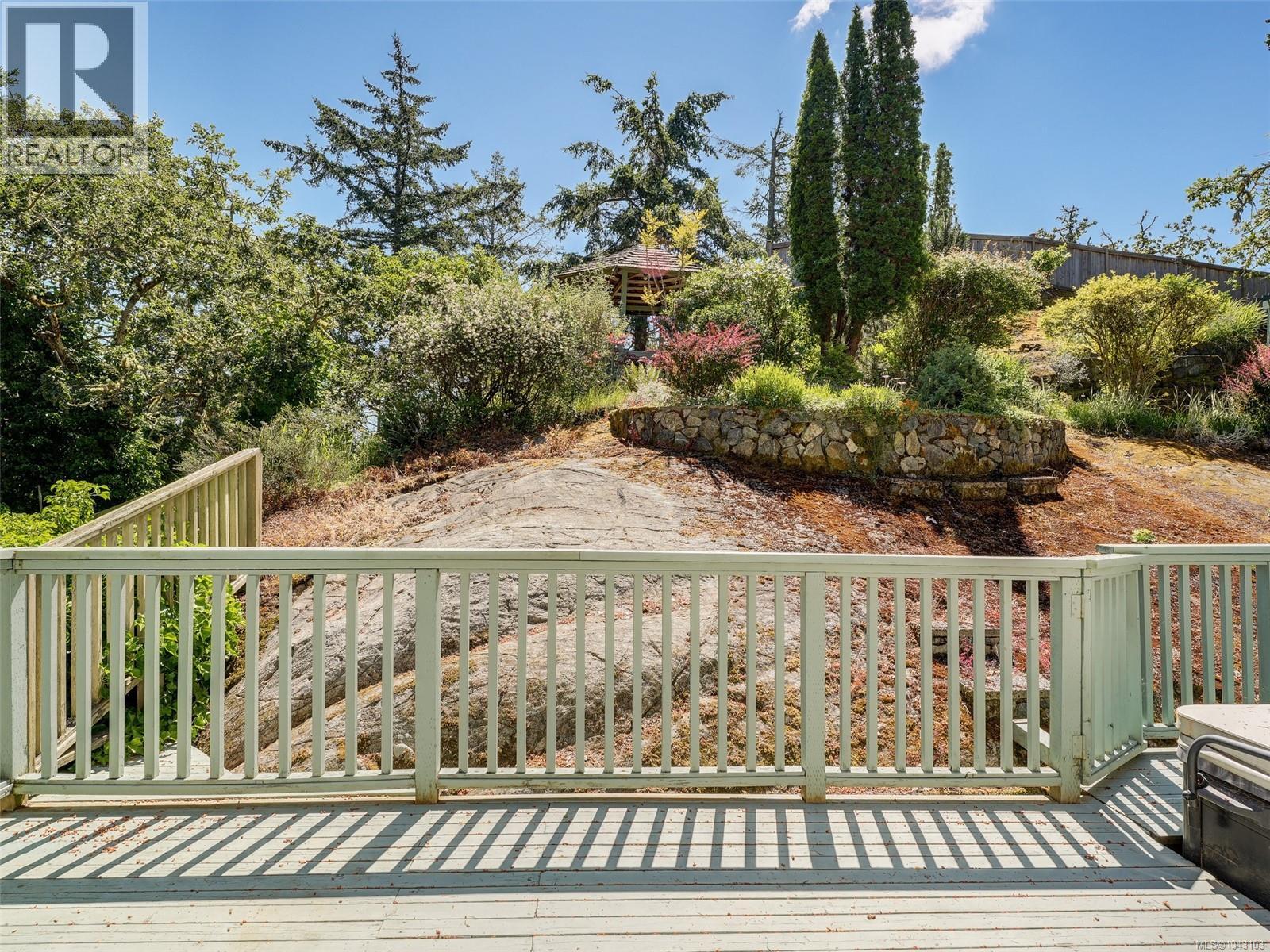 1055 Thistlewood Dr - 33