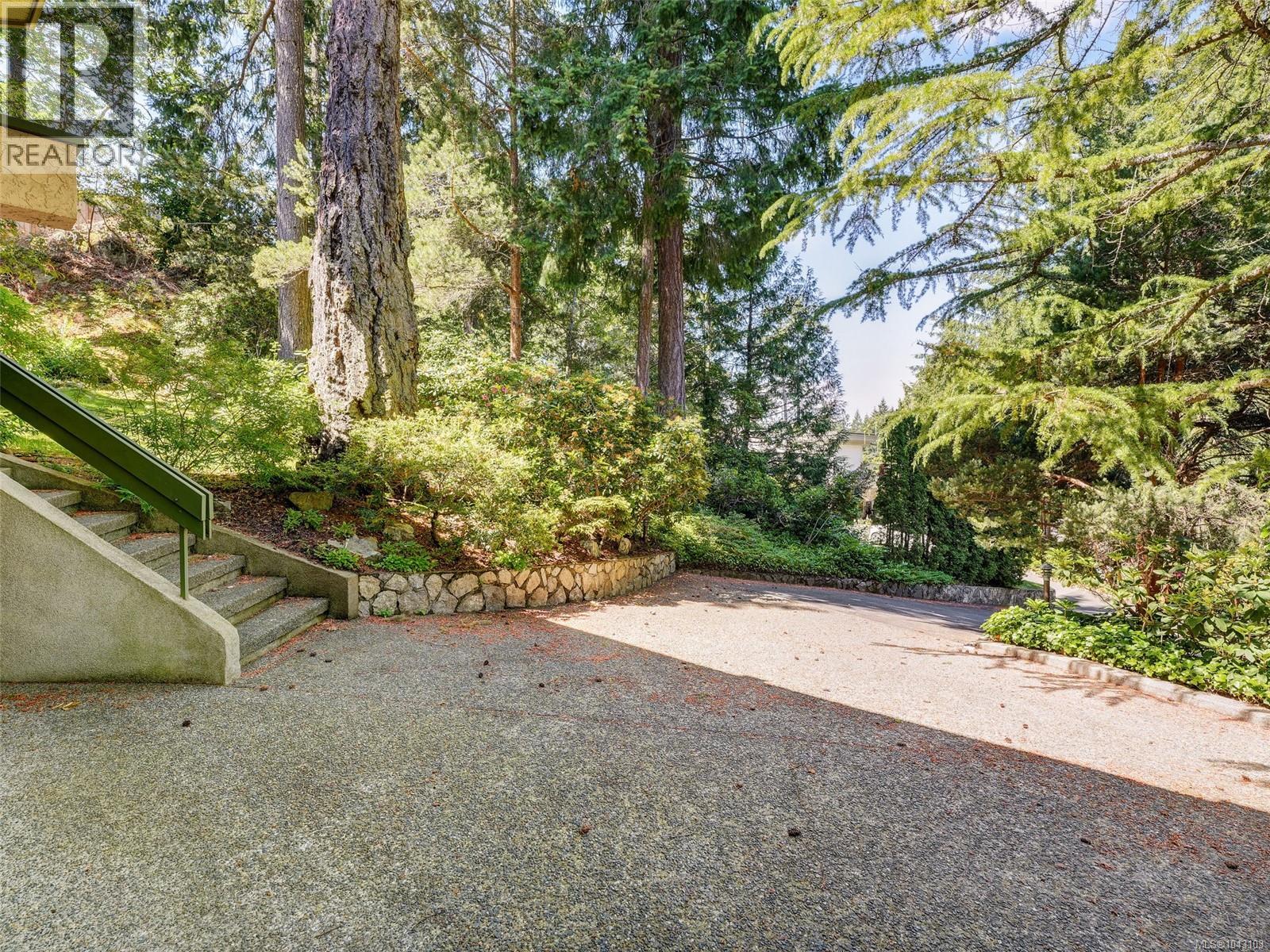 1055 Thistlewood Dr - 37