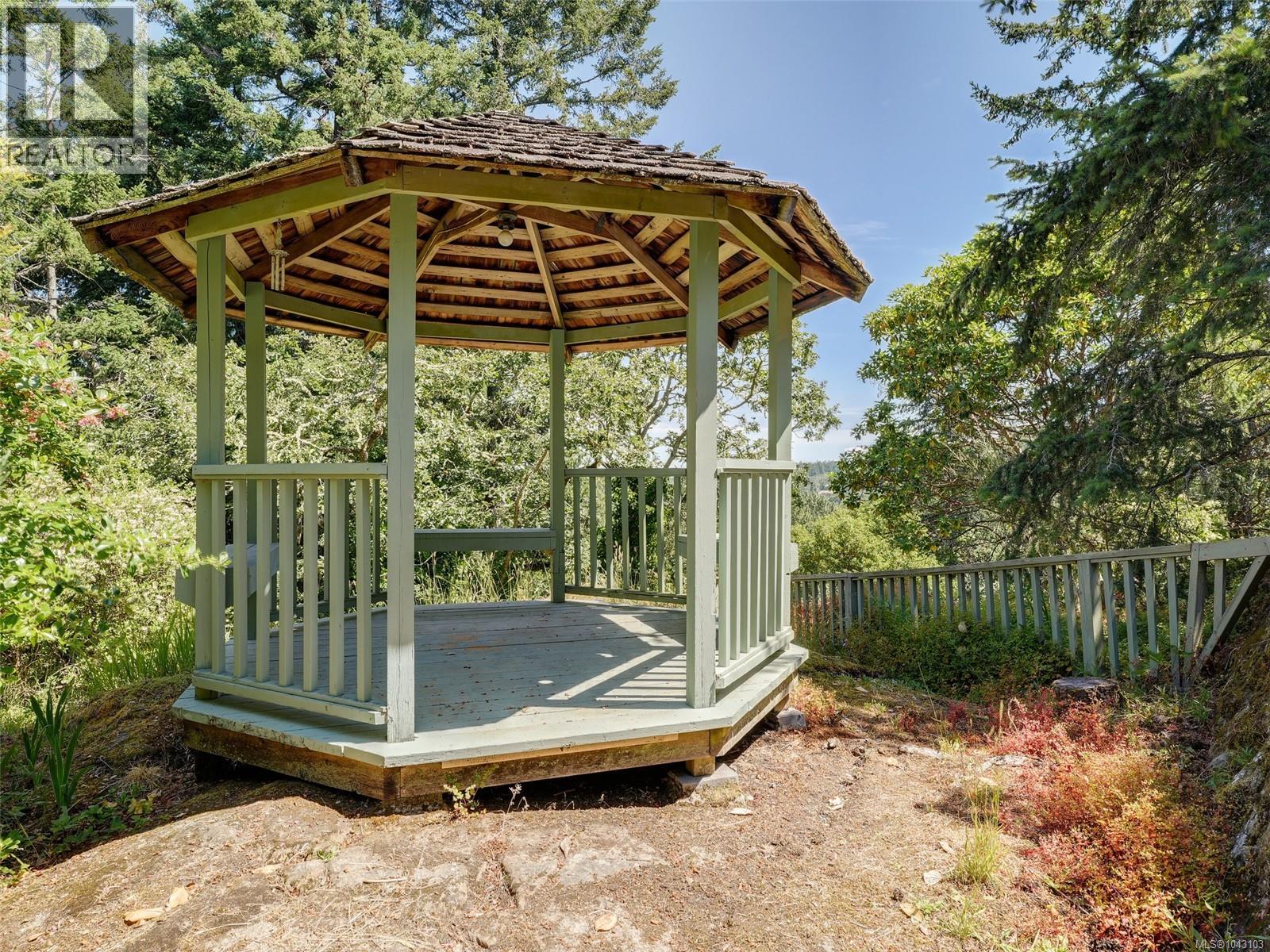 1055 Thistlewood Dr - 39