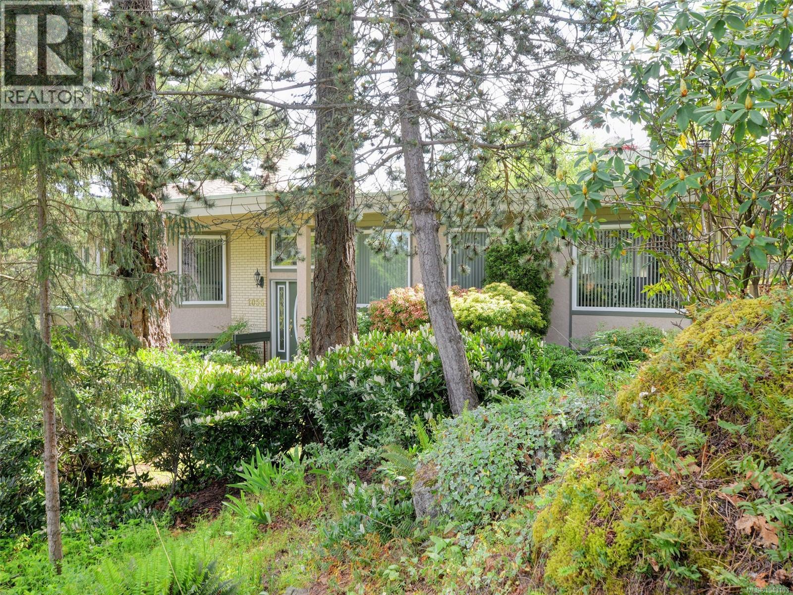 1055 Thistlewood Dr - 43